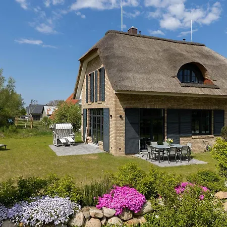 Holiday home Reetdachhaus Seeblick